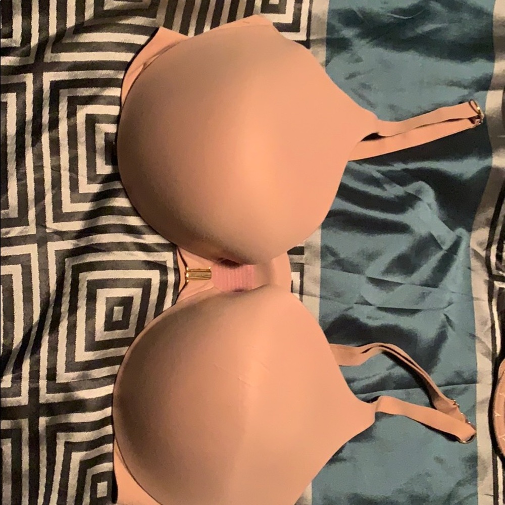 Victoria’s Secret nude front closure bra